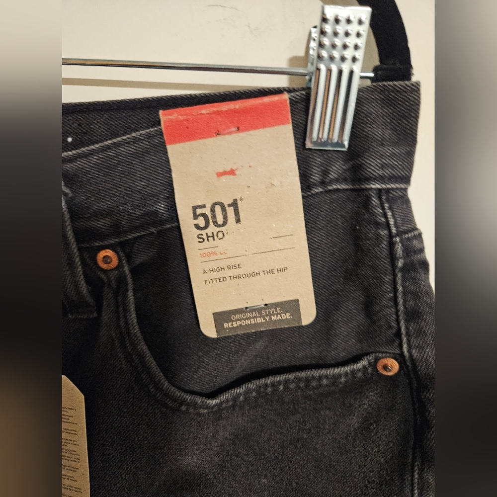 Levi's 501 Shorts - Picture 3 of 7
